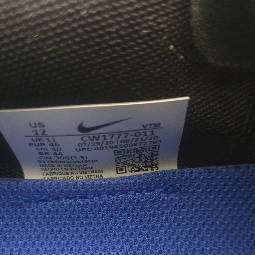 Nike Black and Blue Athletic Shoes - Picture 2 of 11